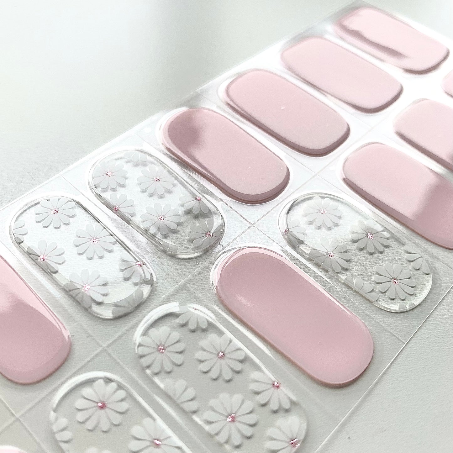 Flower power, pink daisy gel nail wraps